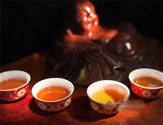 喝黑茶有副作用吗?这些人喝黑茶有副作用
